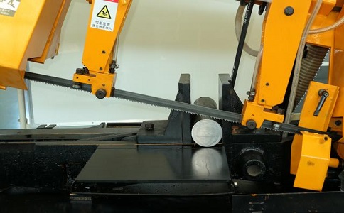 石河镇数控带锯床自动送料精度会出现偏差吗？